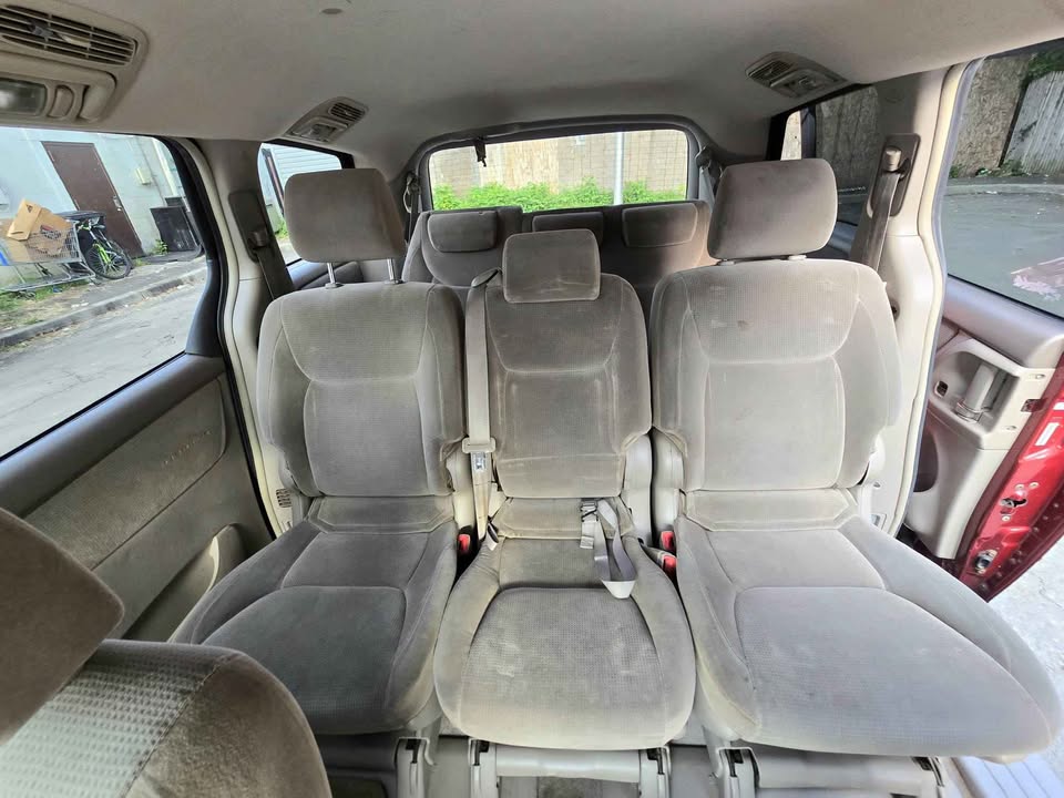 2004 Toyota Sienna LE Minivan