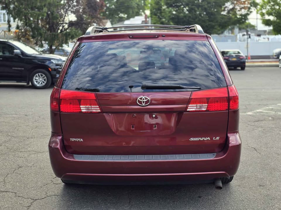 2004 Toyota Sienna LE Minivan