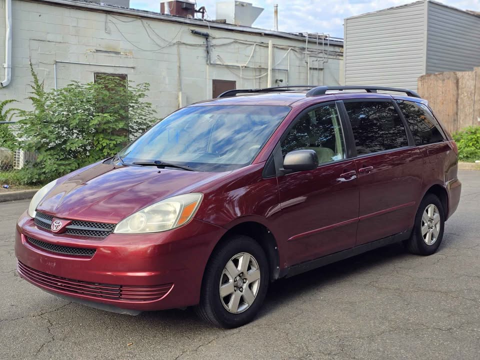 2004 Toyota Sienna LE Minivan