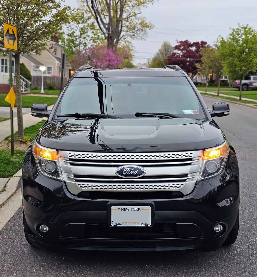 2013 Ford explorer XLT Sport Utility 4D