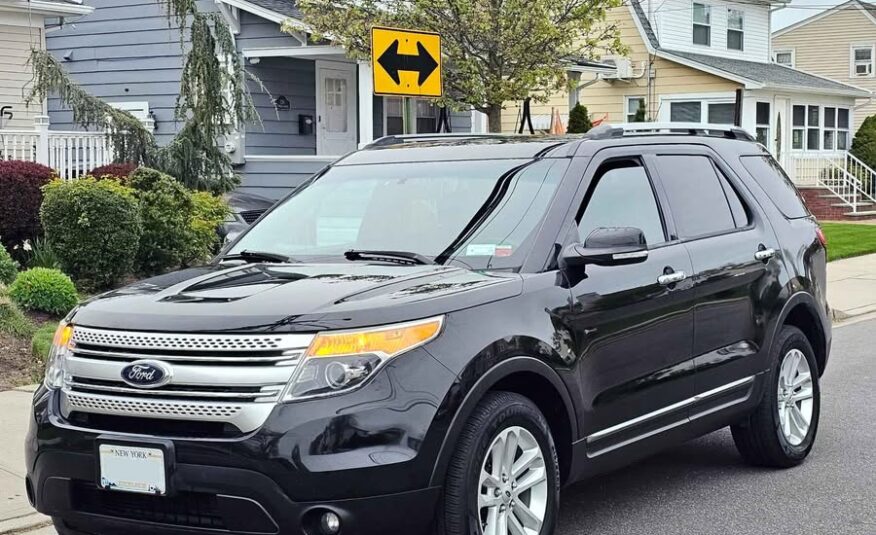 2013 Ford explorer XLT Sport Utility 4D