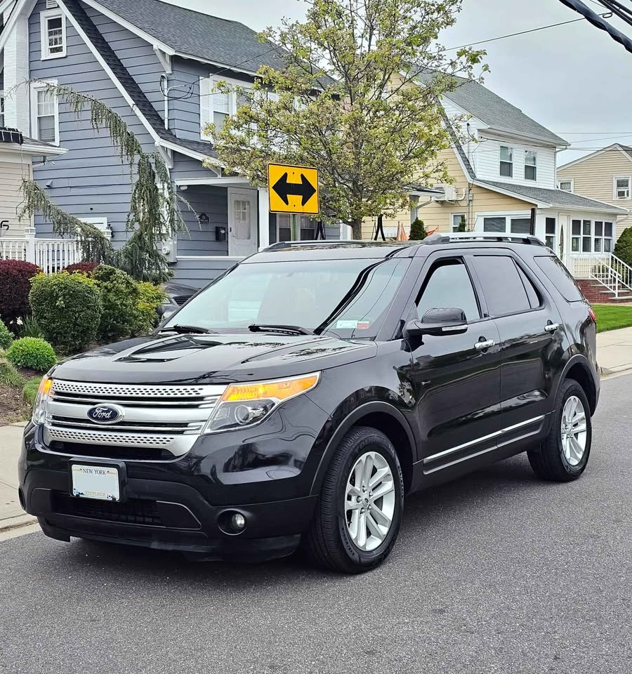 2013 Ford explorer XLT Sport Utility 4D